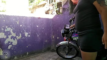 Preview 1 of Malaysian Nurul Gangbang - dandole un rico oral y anal a vendedora en la calle parte 1