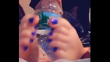 Preview 2 of Car Fake Agent Sex - Mi pedicure que les parece bbs