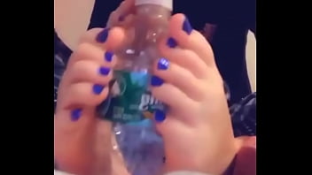 Preview 4 of Car Fake Agent Sex - Mi pedicure que les parece bbs