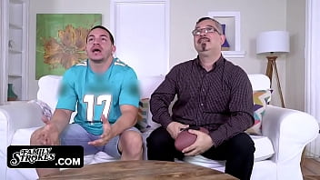 Preview 1 of Clips Ortak - Gorgeous Latina Seduces Her Big Stepbrother In Front Of Their Stepdad While Watching The Finals