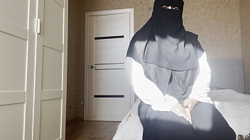 Preview 1 of Pattaya Shemales - Arab MILF with big ass gives JOI