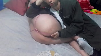 Preview 2 of Big Tits Beeg - Me pongo bien comodo y le meto los dedos para luego tener sexo de lado