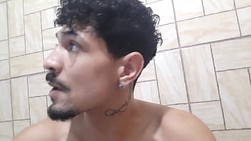 Preview 3 of Hugw Hole - O NAMORADO DA MINHA AMIGA GOZOU NA MINHA BOCA