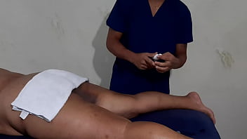 Preview 2 of Espisa Infiel Su Esposo - Un masaje erotico para esta rica madura