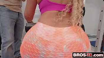 Preview 1 of Fat Cock Pron - PAWG Twerking Her Huge Booty On a Cock In a Gym