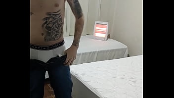 Preview 1 of Homemade Porn Vids - Voc&ecirc_s podem gozarem a vontade por&eacute_m vou continuar nessa posi&ccedil_&atilde_o porque jogador n&atilde_o olha para as c&acirc_meras (completo no red)