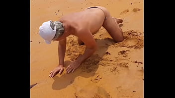 Preview 3 of Ashera Shing - Ladysilva crossdress bunda gostosa na praia