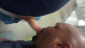 Preview 2 of Tieht Small - Trabalhandor fazendo banheirao da academia