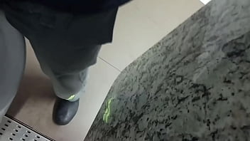 Preview 4 of Tieht Small - Trabalhandor fazendo banheirao da academia