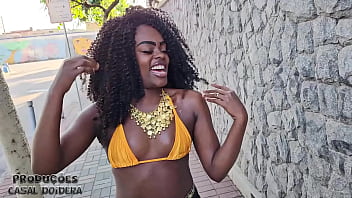 Preview 1 of Heise Fotze - Novinha abandonada pelo marido no bloco de carnaval foi aliciada na rua e acabou ganhando pica ate no cu e leite no motel