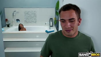 Preview 2 of Www Amrican Sex Hd Video Dinwlod - Stepmom&#039_s Soapy Secret