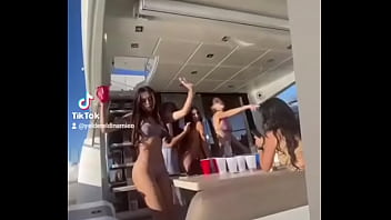 Preview 1 of Video Cowok Ngocok Kontol - sexy mayra go&ntilde_i  baila reggaeton  de yelder el dinamico titulado SE ACABO  y se vuelve  viral en las redes