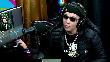 Preview 1 of Kinnear Jessy Dubai - Emily Narizinho mostra de como gosta de ser fodida no Podcast! - P&aacute_pum no Barraco!