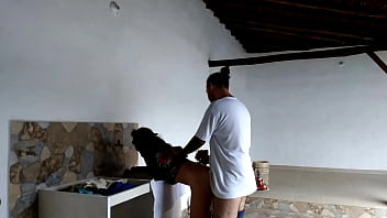 Preview 2 of Plays With Toy - Me follo a la sirvienta mientras lava