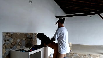 Preview 4 of Plays With Toy - Me follo a la sirvienta mientras lava