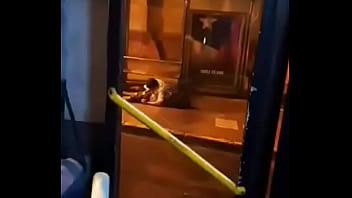 Preview 2 of Step Son Fuck Sleep Step Mom - Pillo a chico haciendo una mamada a su amigo en plena calle de Santiago de Chile