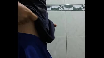Preview 4 of Zoey Hallovay - Le ense&ntilde_o a mi novia como me cambio de ropa