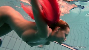 Preview 4 of Finddoble Penetracion - Big tits Silvie swims and shows hairy pussy