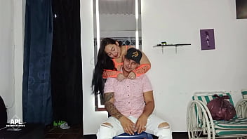 Preview 1 of Poppers Trainer Gay - Descubro que mi hermanastra es una bailarina ex&oacute_tica! pero la mayor sorpresa fue cuando me demostr&oacute_ su talento chupandome la polla y subiendose en ella