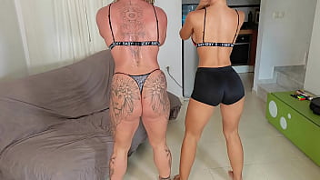 Preview 1 of Bed Sex Stepmom - Horny and acrobatic training of the pornstars Danaxmuscles and Briana Moon (Full video in Xvideos Red)