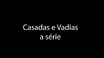 Preview 1 of Mother Orgasm Creampie - Mulher casada faz seu primeiro filme porno sem seu marido saber. Diz que seu marido nunca tinha comido seu c&uacute_