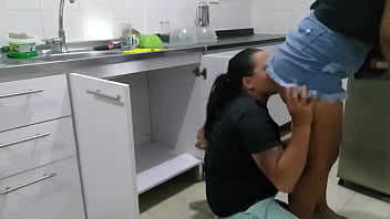 Preview 1 of The Friend Of The Wife - FONTANERA CACHONDA ME CHUPA EL CULO Y TERMINAMOS TENIENDO SEXO LESBICO CON MULTIPLES ORGASMOS