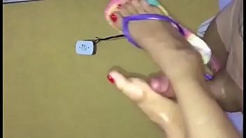 Preview 2 of Teensrub In Yoga Pants Through - Gozando em pezinhos colet&acirc_nea internet