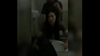 Preview 2 of Clara G Dorina Peeing - 今天去哪都在說新年快樂好啦我是很快樂