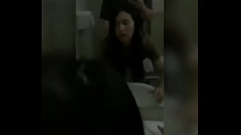 Preview 1 of Clara G Dorina Peeing - 今天去哪都在說新年快樂好啦我是很快樂