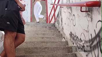 Preview 1 of Sex Twek Sex - Chupei o pau do estranho na hora de caminhar