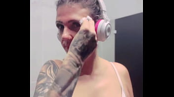 Preview 3 of Jojo Kiss New Sex Videos - Fazendo xixi e minhas necessidade dentro do banheiro do supermercado at&eacute_ deu tesao !