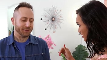 Preview 1 of Mum Daughter Boy - (Andrea Zhay) Is In For An Unforgettable Fuck Fest With Her Bf (Joel Someone) Her Neck Collar - Trans Angels