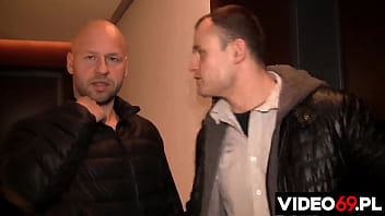 Preview 1 of Top Hookup Bars Nyc - Odwiedził swojego kumpla w jego mieszkaniu i niespodziewanie wyruchał gorącą blondynkę
