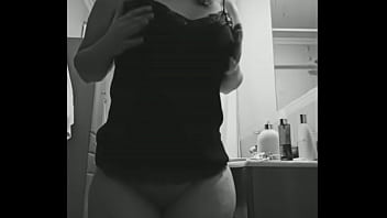Preview 1 of Rumah Mewah - Me desnudo sensualmente