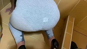 Preview 2 of Ebony Play Pussy - Wetting Leggins next guy Pee on my Ass