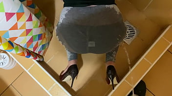 Preview 4 of Ebony Play Pussy - Wetting Leggins next guy Pee on my Ass