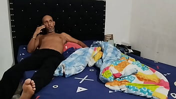 Preview 1 of Versaute Italien Mom - Duele detente por favor! Inocente Teen queda a cargo del pervertido de su padrastro y el muy cabr&oacute_n se la termina follando con su gran Polla ,  casero real