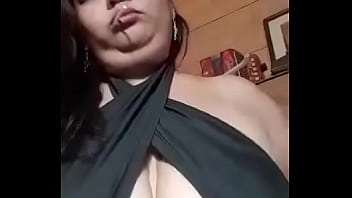 Preview 2 of Daniella Kelly - Gorda ense&ntilde_a tetas