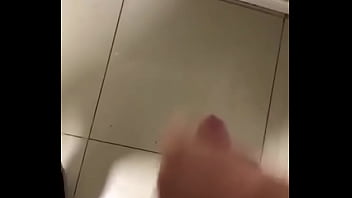Preview 2 of No Fuck Me This Is Long - Chileno jovencito se pajea antes de la ducha parte 1