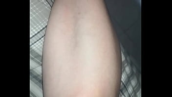 Preview 1 of Serach Mom - Le lleno de semen la pierna a mi esposa. No despierta.