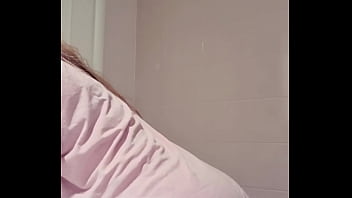 Preview 1 of A Devil In Denim - gostosa tira a calcinha no banheiro