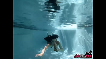 Preview 2 of Naked Pumping Ass - Seductive Hot MILF Sofie Marie Masturbates Solo Underwater