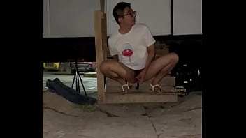 Preview 2 of Ixxx Download Old - Macho hetero con chanclas blancas