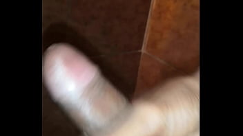 Preview 4 of Tube Videos Tea Leoni - Baiano se masturbando no banheiro