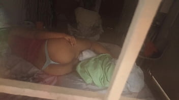 Preview 2 of 11 To 20 Mnt - Espiando a mi mam&aacute_ en su cuarto en tanga