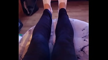Preview 2 of Andrew Scot Ola - Relaxed auf der Couch