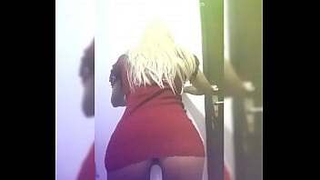 Preview 2 of Bath Baby Sex Mooi Chane - Cdzinha iniciante Sexo Anal e aprendendo a rebolar. Travesti de closet