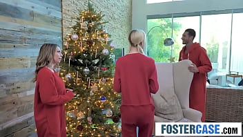 Preview 1 of Fravt Sexe Vdeu - Sexy Foster Daughter&#039_s First Naughty Christmas with New Parents