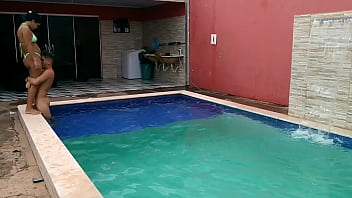 Preview 2 of Beatiful Mom Teen Video Porn - PEGUEI A GRAVIDINHA DENTRO DA PISCINA ALL&Euml_ PJTX