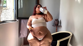 Preview 4 of Mpg Bich - Short Curvy Girl with Giant Hips &amp_ Ass - SSBBW Feedee Emma Pear